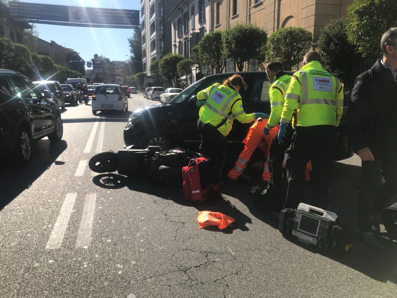 Scontro tra auto e scooter in corso Milano