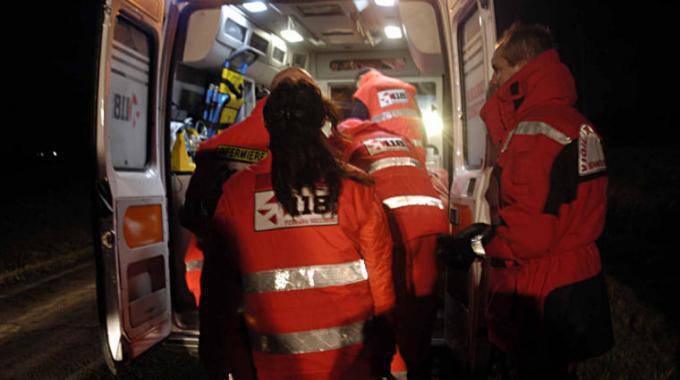 Auto fuori strada a Brugherio SIRENE DI NOTTE