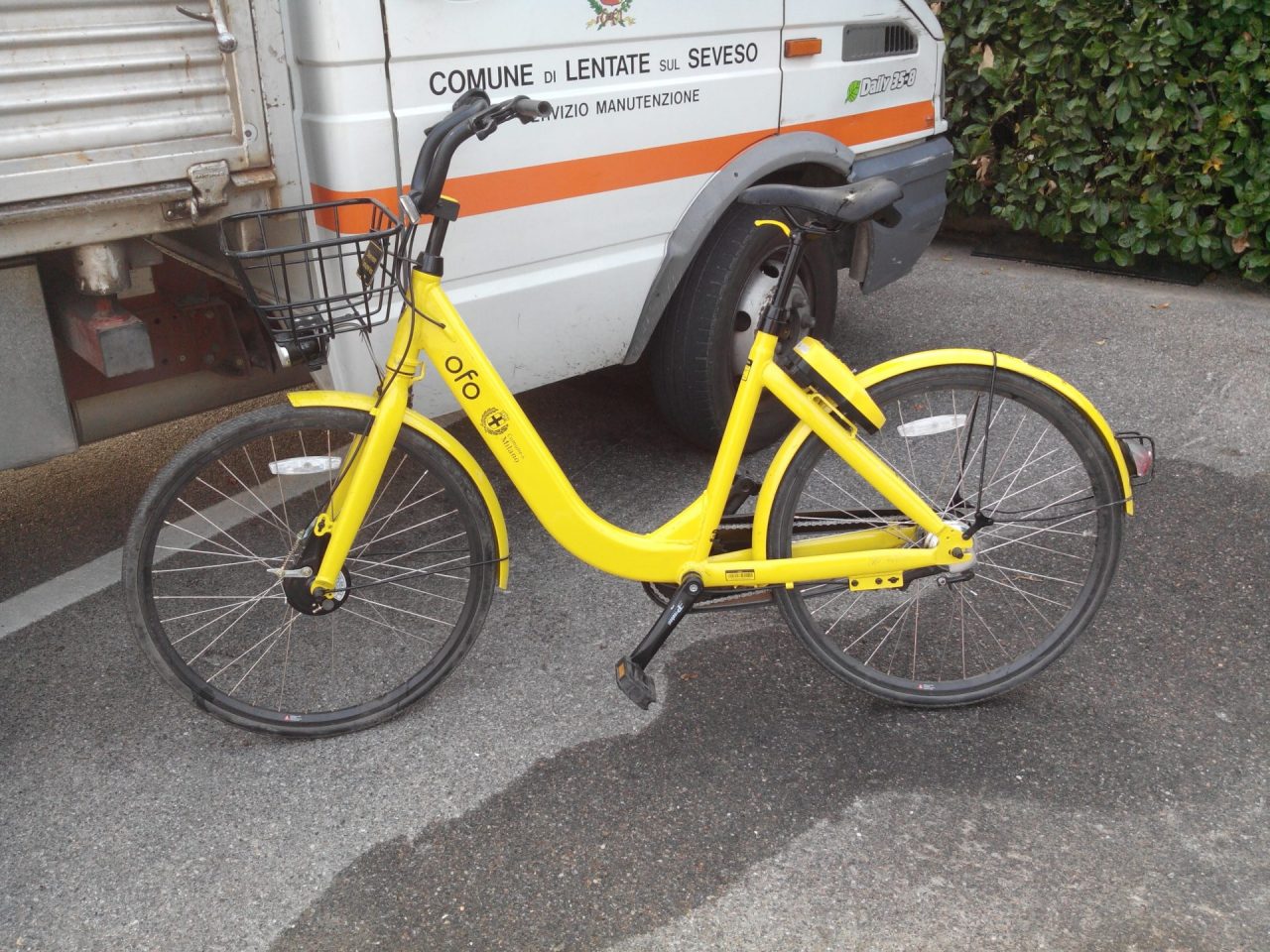 Invece di condividerla… ruba la bici del bike sharing