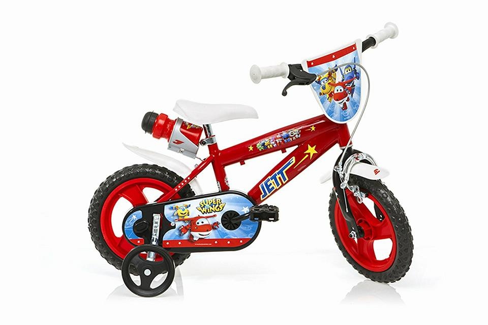A Desio bimbo dimentica la bici al parco e gliela rubano
