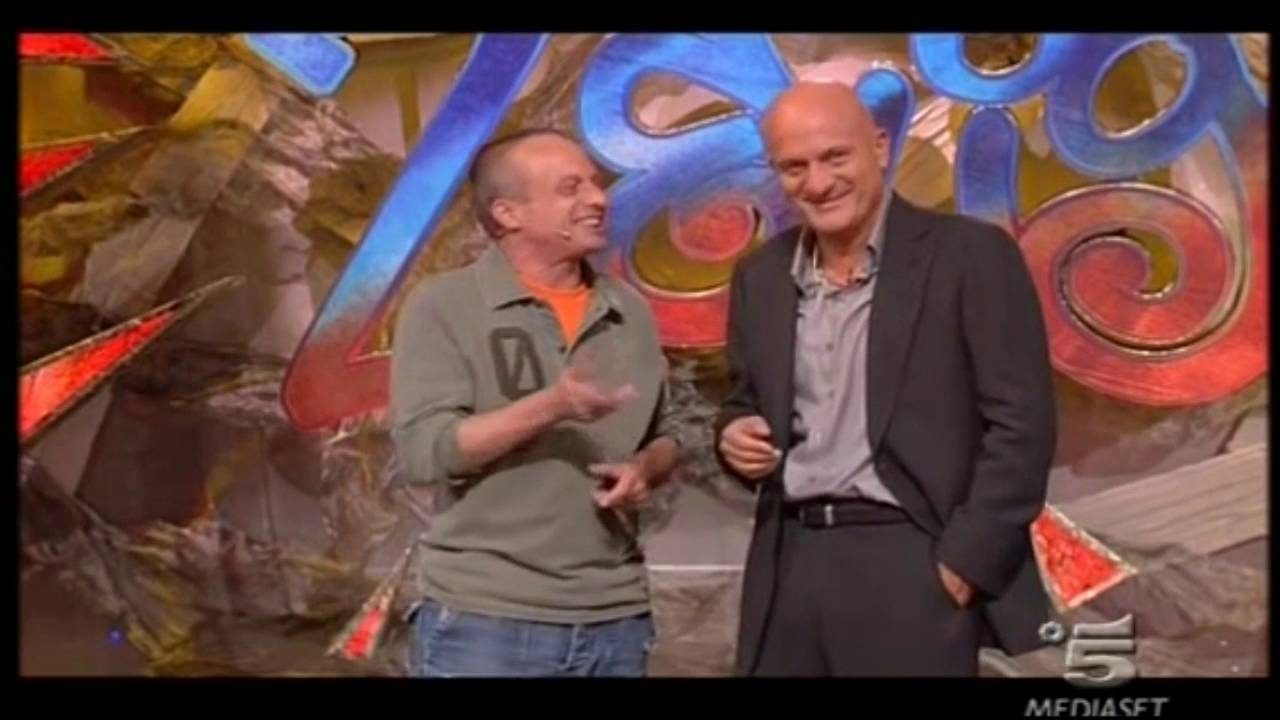 Il famoso comico Marco Della Noce vive in macchina a Lissone