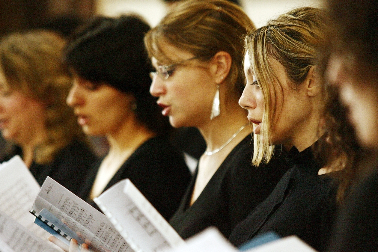 A Cederna la preghiera diventa cantata