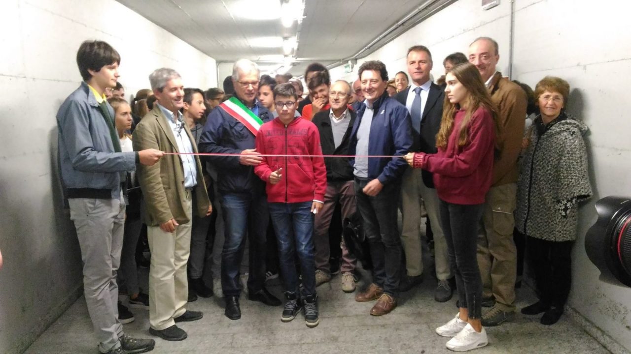 Cesano, sottopasso della stazione più bello con le formelle degli studenti