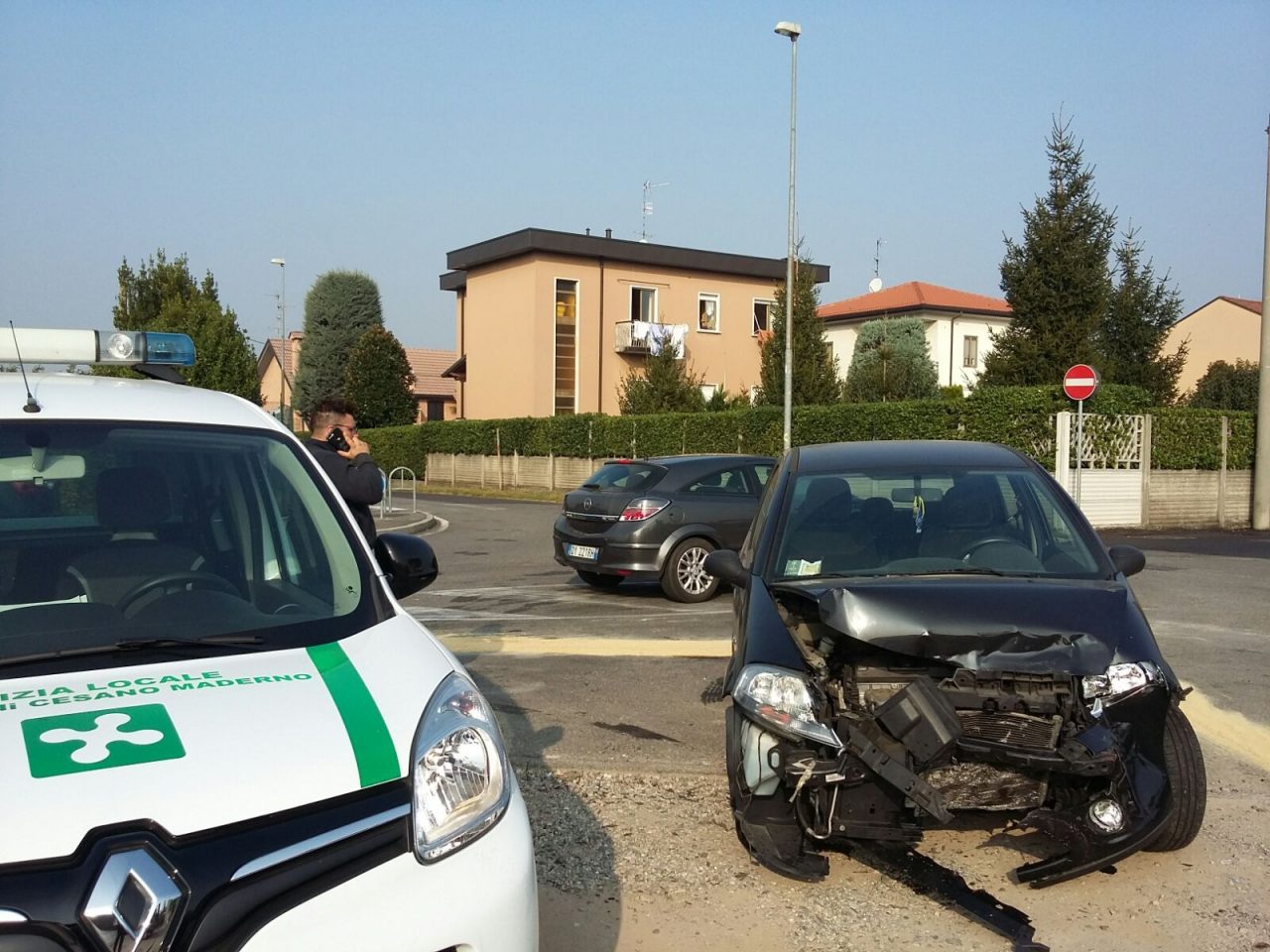 Violento scontro in via Don Sturzo a Cesano Maderno