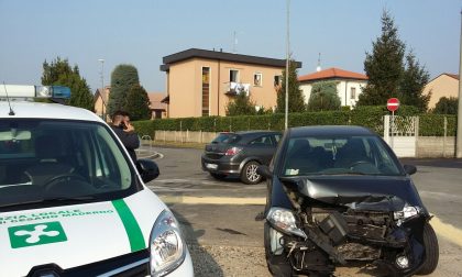 Violento scontro in via Don Sturzo a Cesano Maderno