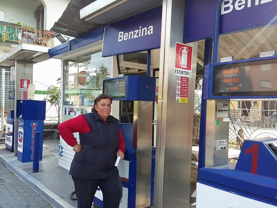 Tenta la rapina al distributore di benzina del Villaggio Snia (VIDEO)