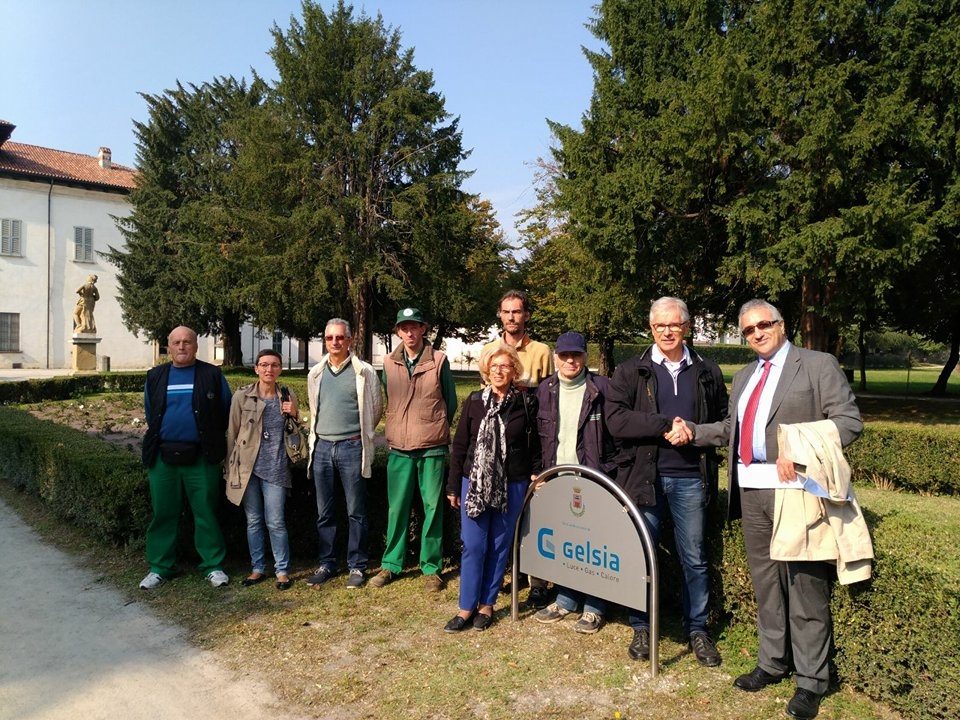 Cesano, rifiorisce il roseto del giardino Borromeo