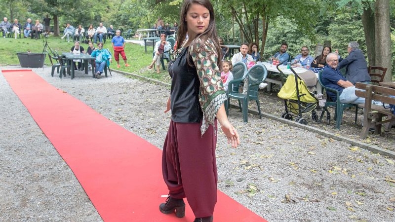Viveva di elemosina, ora è stilista