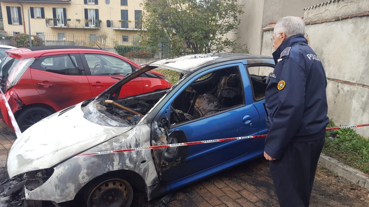 Concorezzo: mistero sulla Peugeot in fiamme nella notte