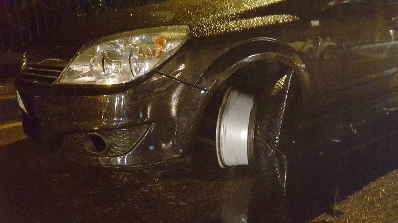Concorezzo: carambola di auto contro lo spartitraffico VIDEO E FOTO