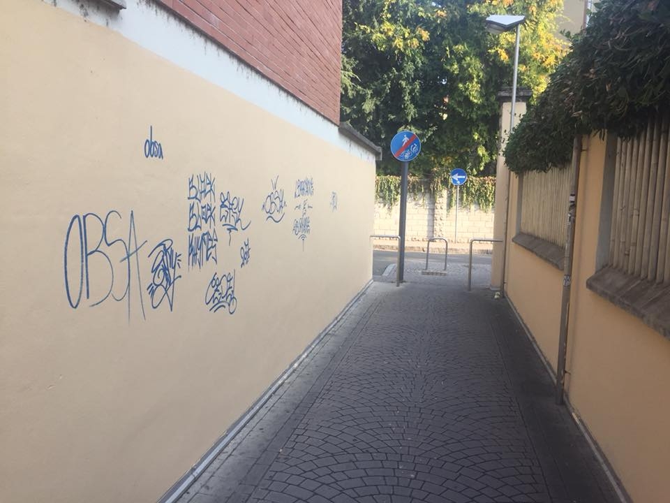 Già imbrattati i muri ripuliti dal sindaco
