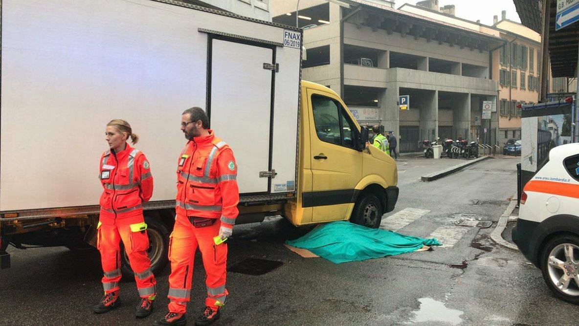 Investita da un camion: muore una 88enne