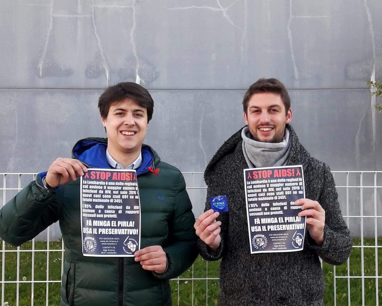Aids Giovani padani distribuiscono profilattici fuori dall’università
