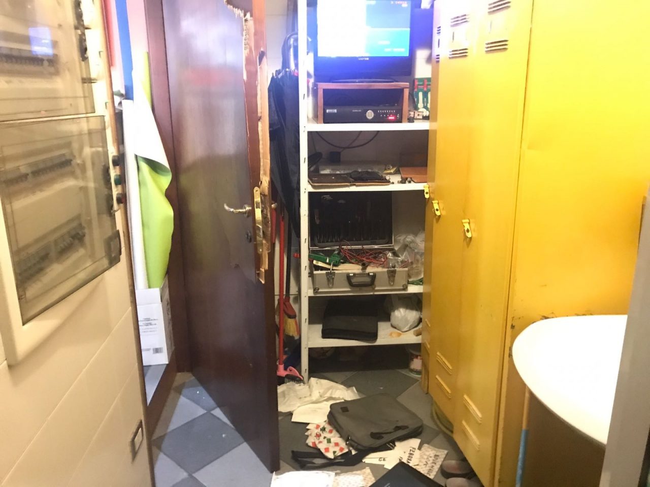 Ladri in azione nel bar dell’oratorio di Roncello