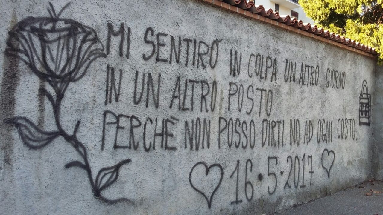 Concorezzo, imbratta un muro con frasi d’amore