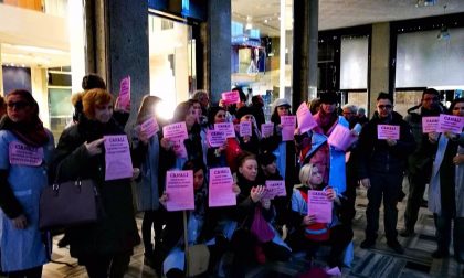 Lavoratrici Canali a Milano: manifestano davanti al negozio