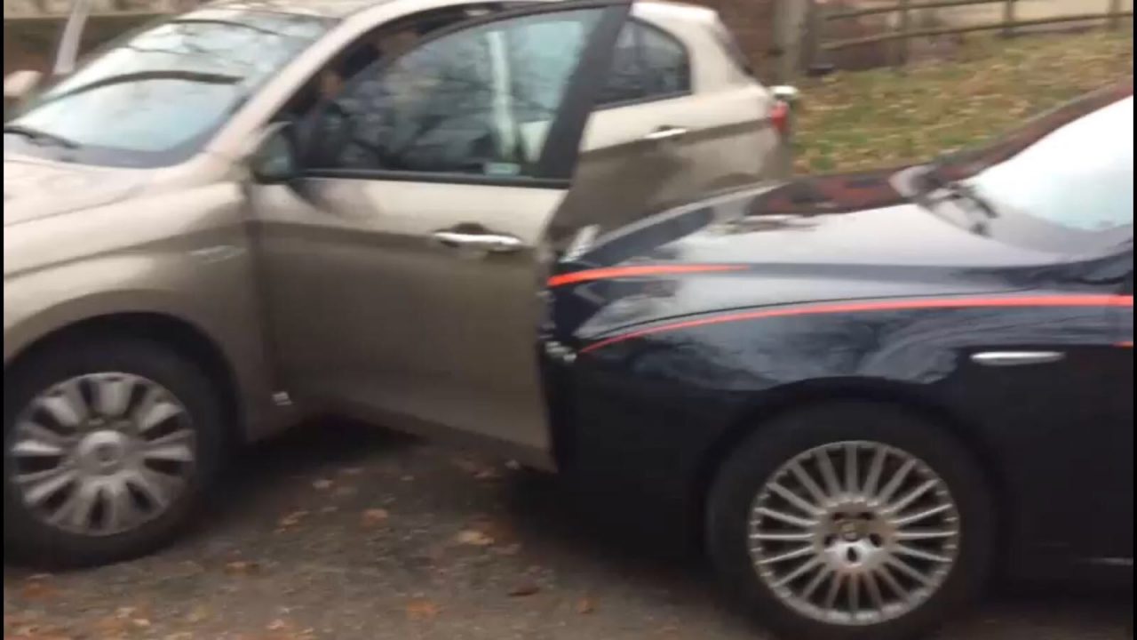 Si butta nel Lambro: rapinatore rischia di affogare