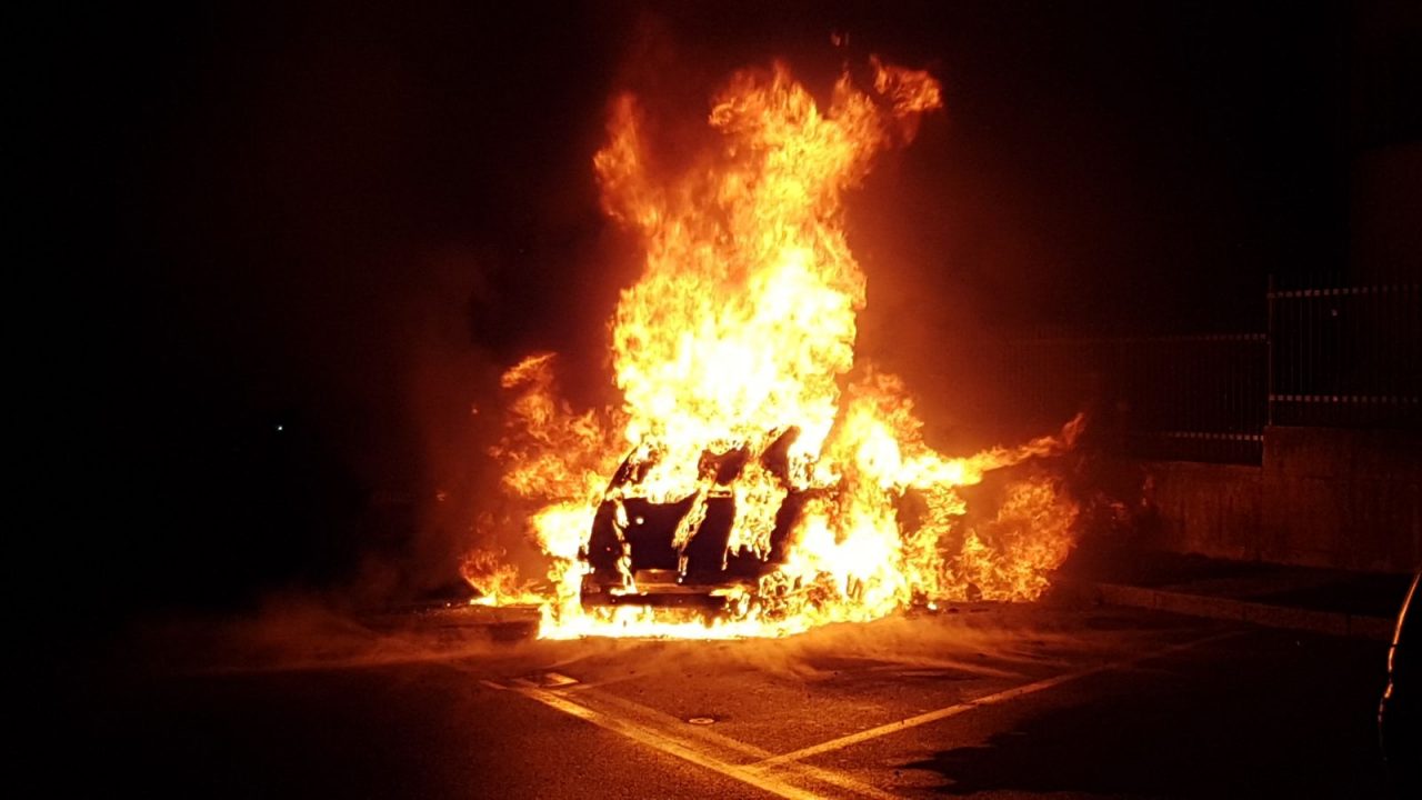 Proseguono le indagini sulle auto bruciate ad Arcore FOTO