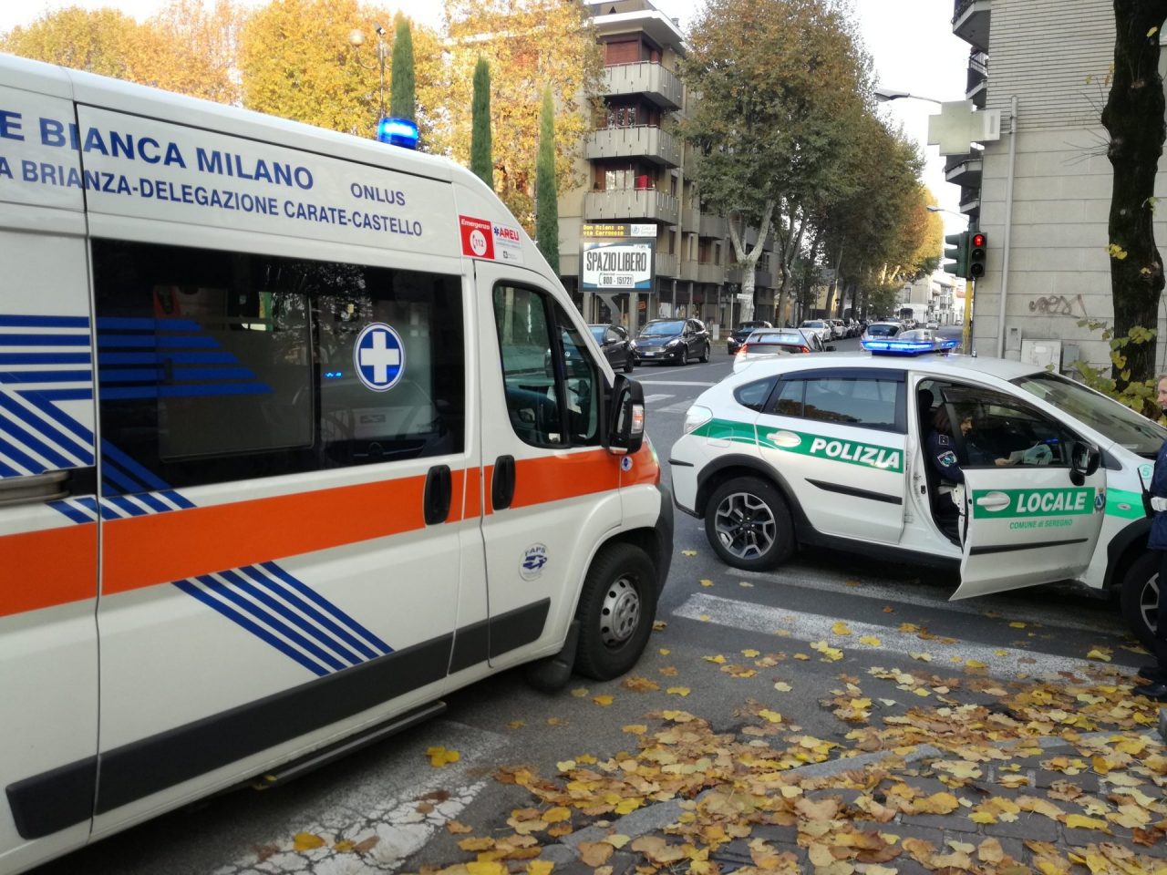 Seregno Paura per un centauro che cade dallo scooter