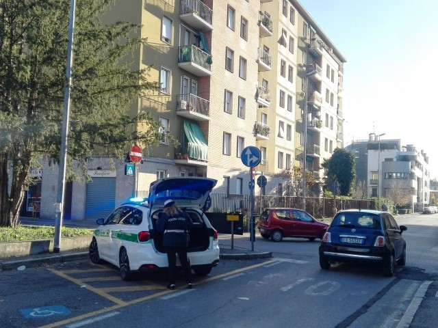Investito anziano davanti alla Croce rossa