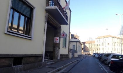 Parcheggio selvaggio davanti alla Croce rossa