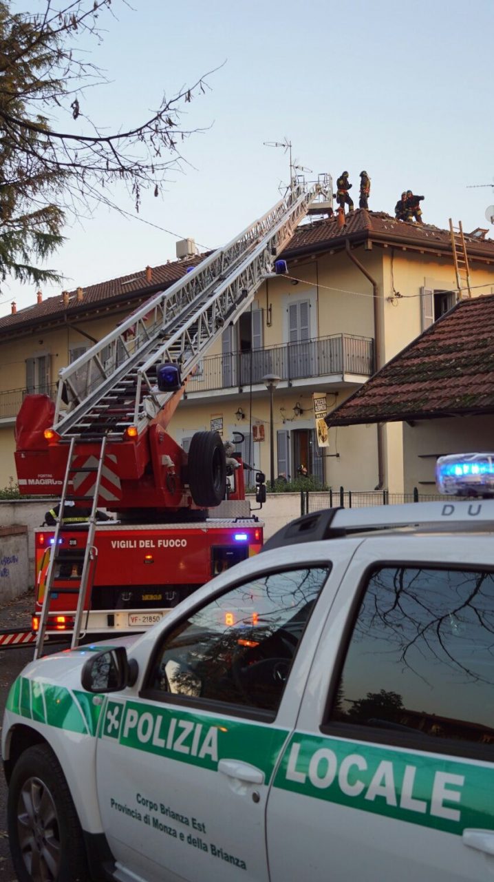 In fiamme tetto in via San Vittore