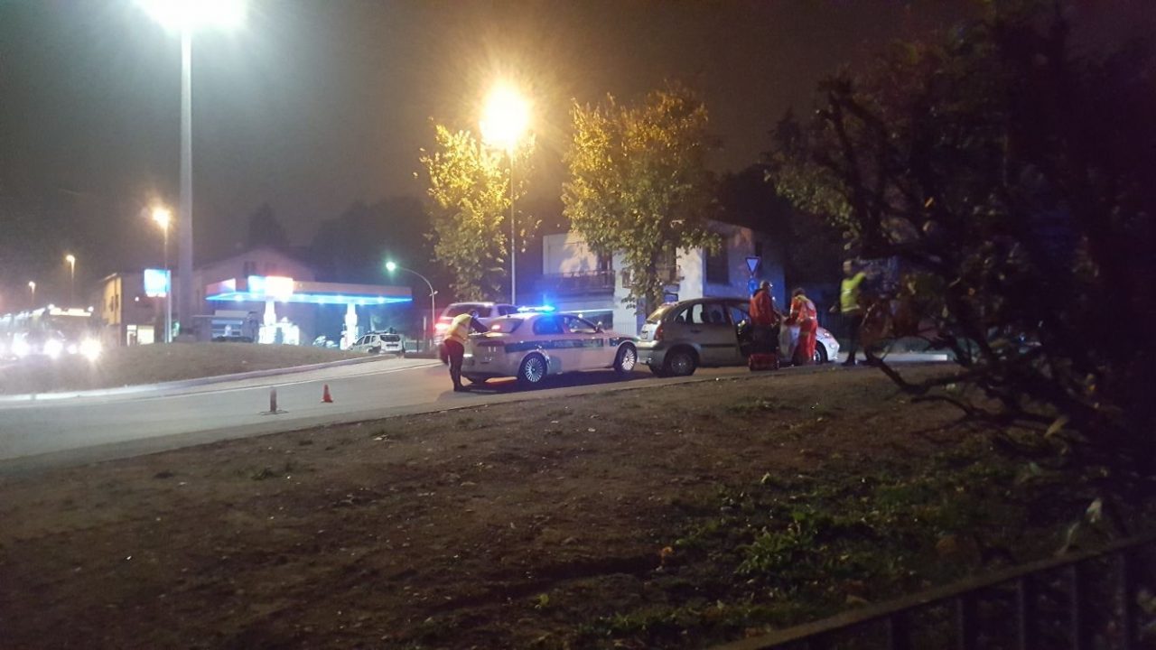 Rotatoria anti incidenti inaugurata con uno schianto