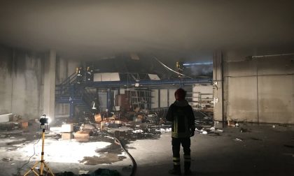 Ex Cesana Vimercate incendio nel capannone abbandonato