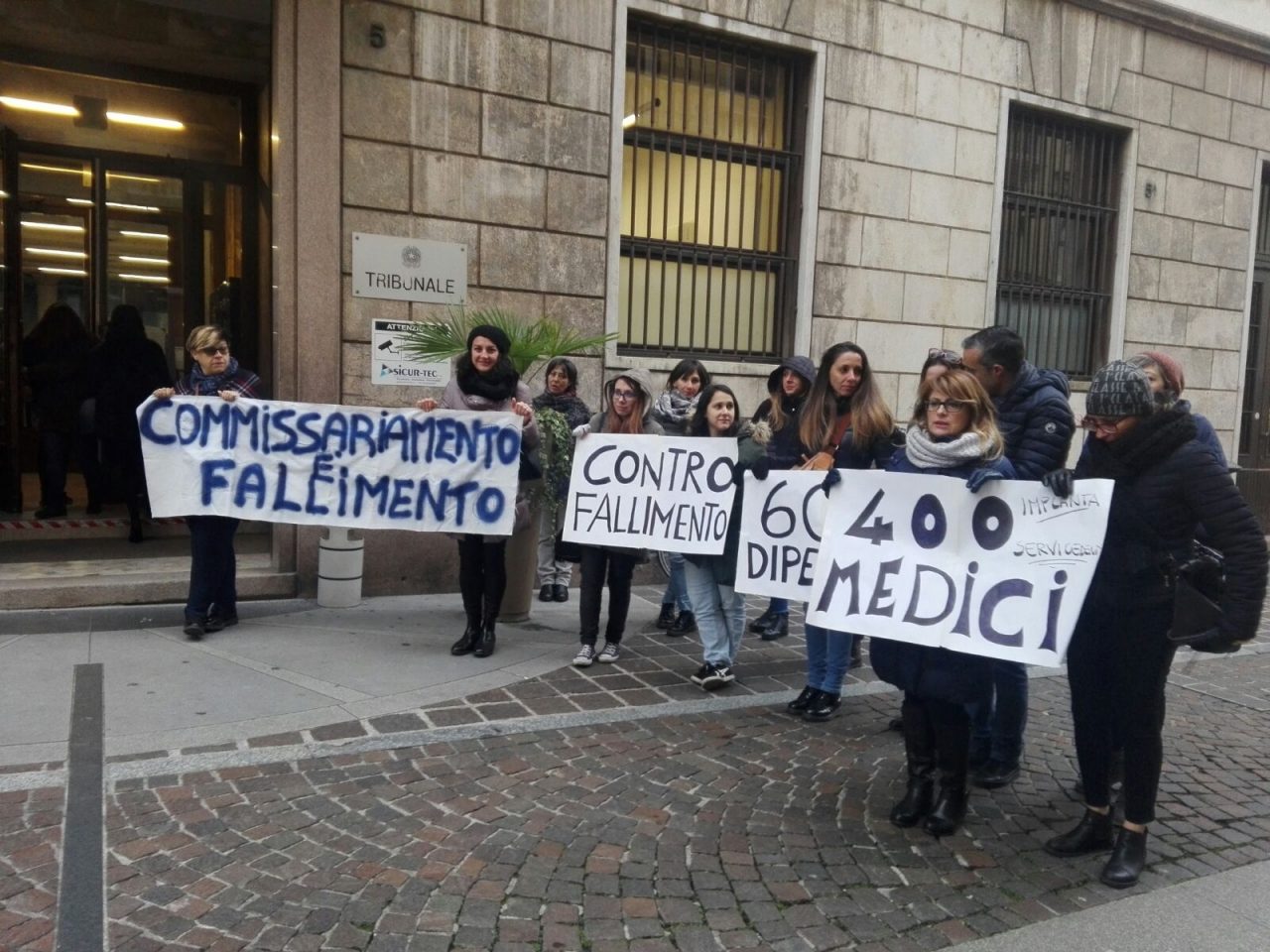 Lady dentiera, dipendenti in Tribunale IL VIDEO