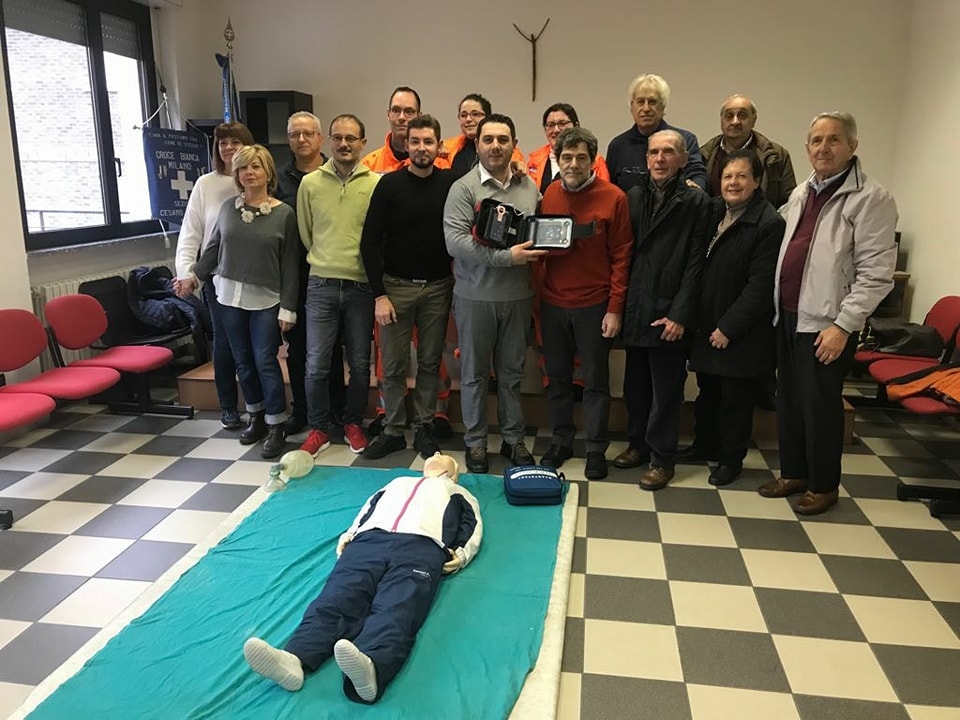 Un nuovo defibrillatore per la Croce Bianca di Cesano