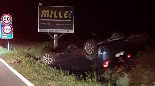 Auto ribaltata lungo la ex Statale 36 quattro feriti
