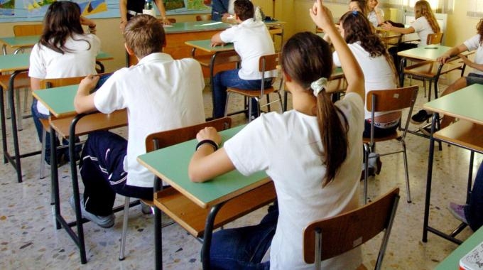 Bambini e profughi vicini di banco, proteste dei genitori