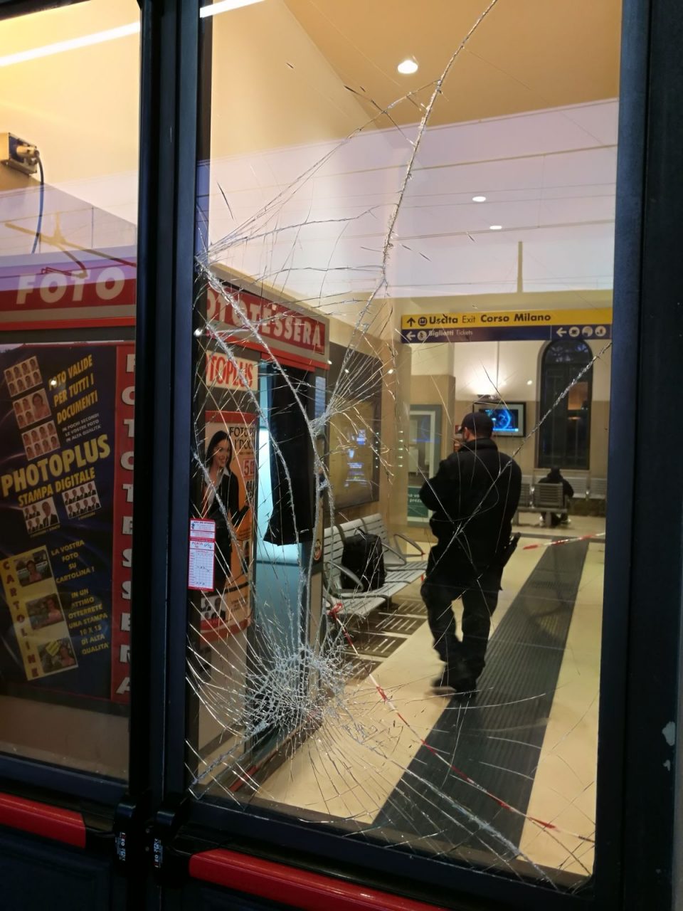 Raid in stazione: ladri saccheggiano il minimarket