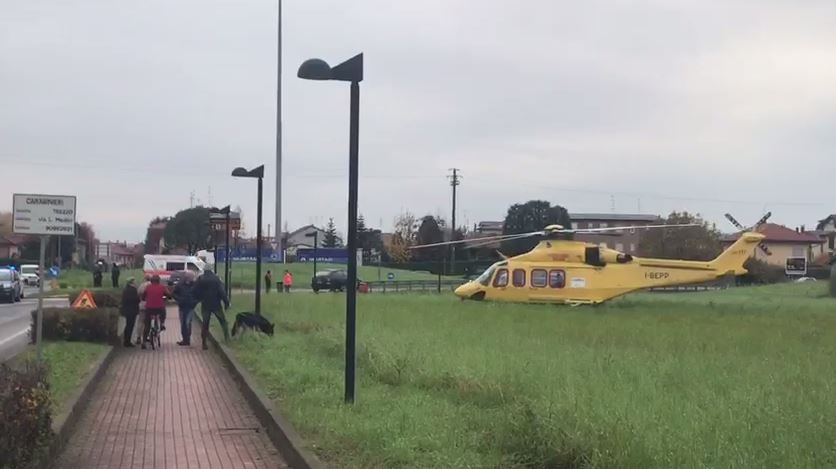 Trezzo grave malore arriva l’elisoccorso FOTO VIDEO