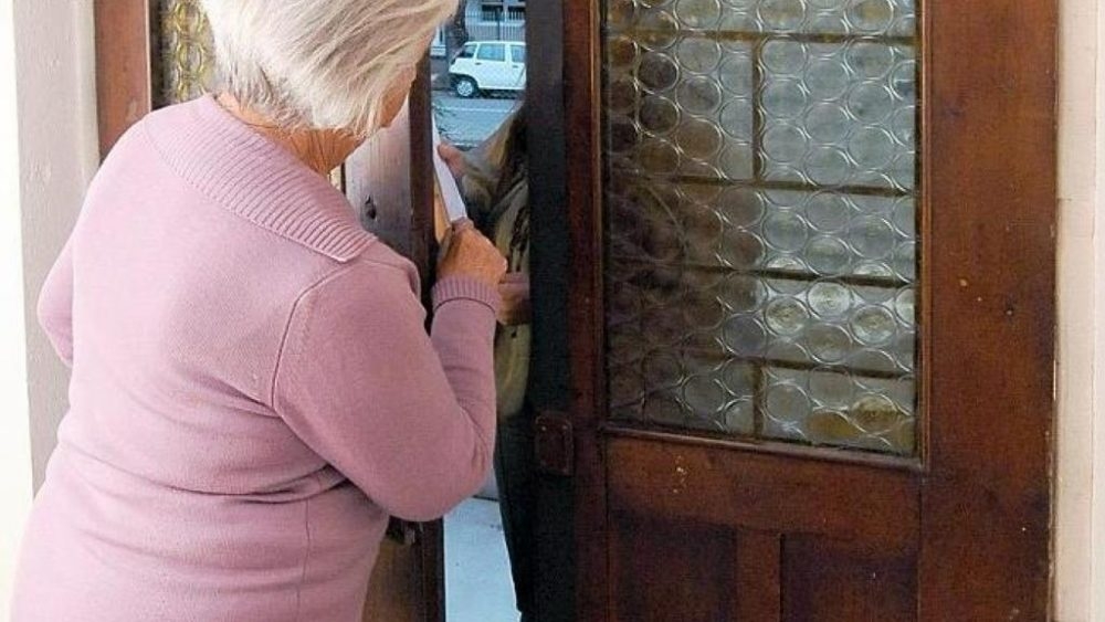 Anziani truffati i consigli di Codacons