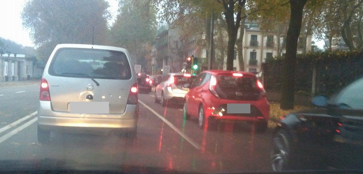 Ancora automobilisti indisciplinati in viale Brianza