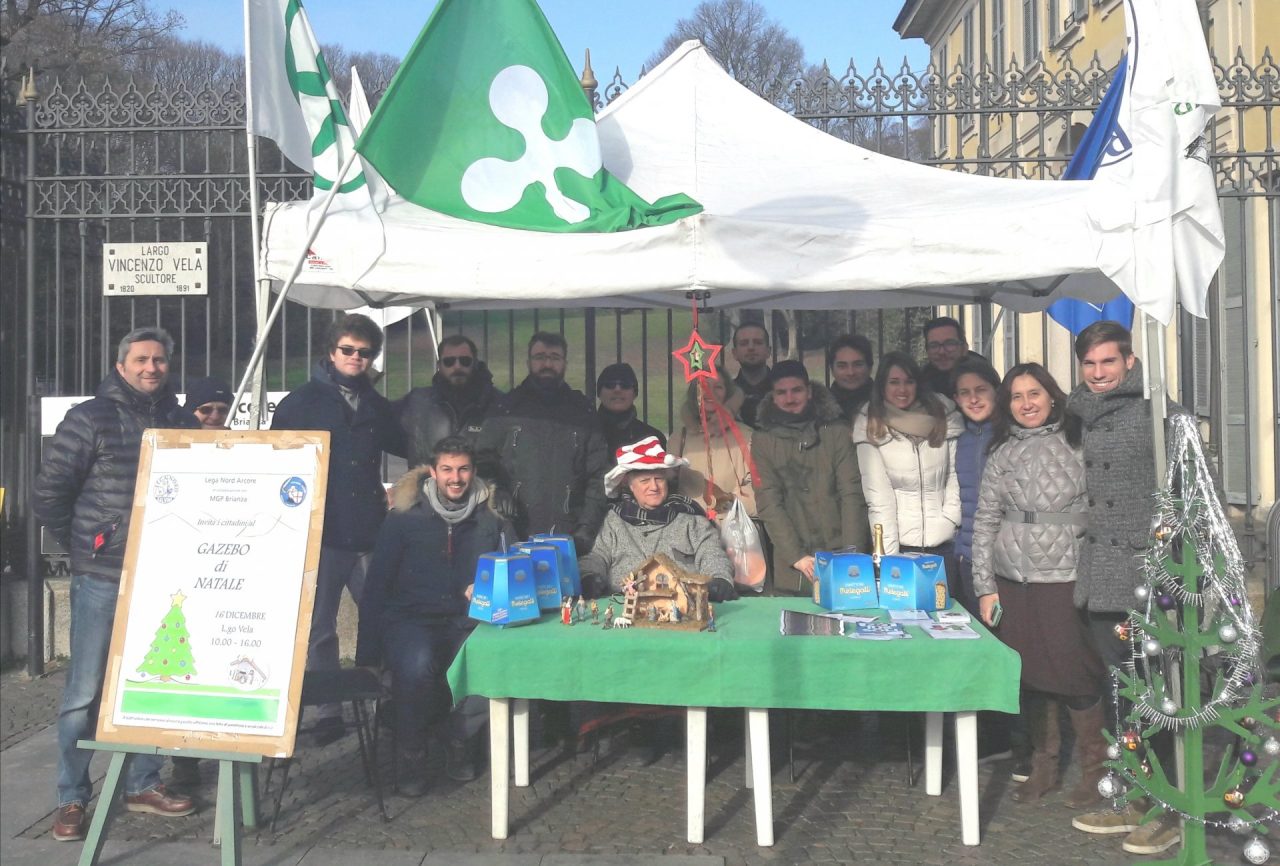 La Lega di Arcore in piazza con il presepe originale