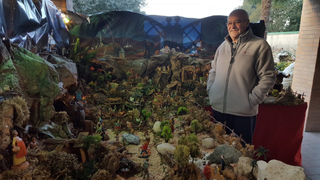 “La preside impedisce la visita al mio presepe” ma è un malinteso VIDEO