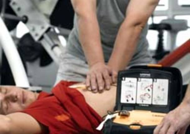 Il maestro di judo salva la vita ad una donna con un massaggio cardiaco
