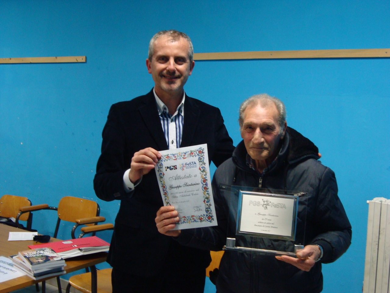 Premiazione arbitri: riconoscimento ad un caratese