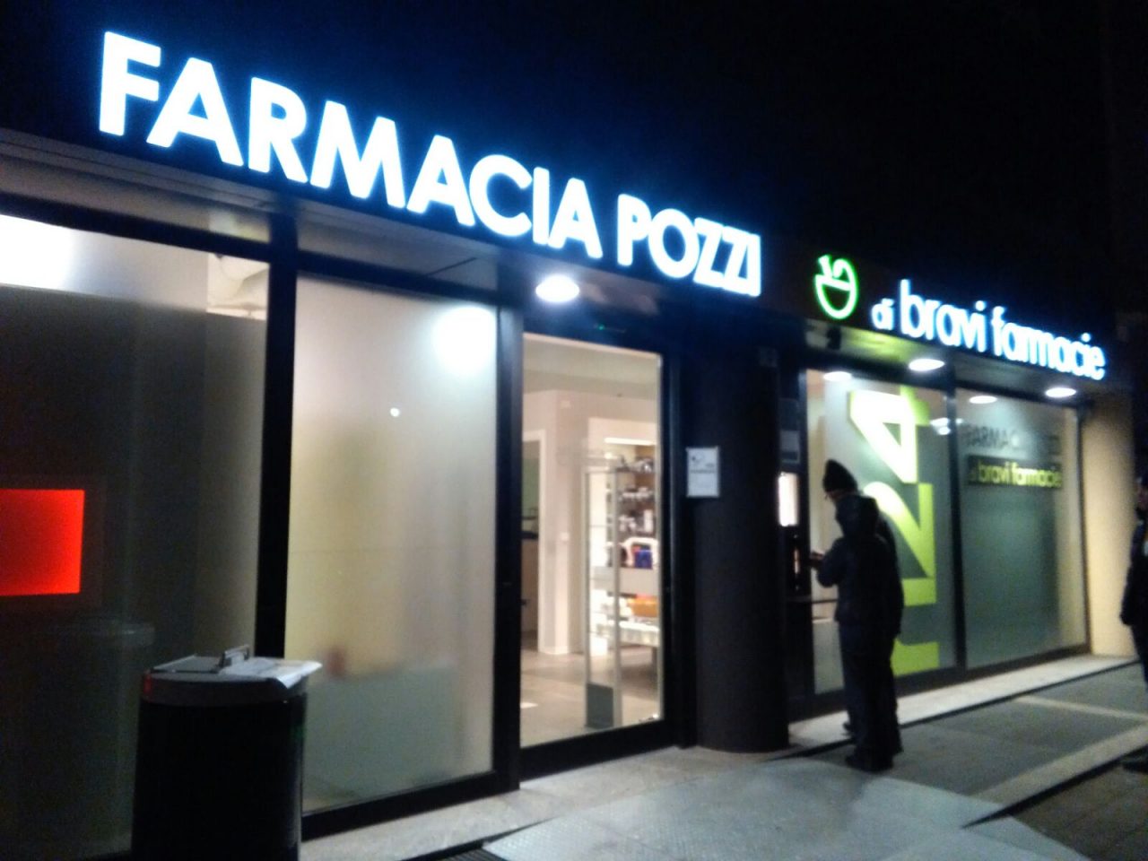 Accoltellata guardia giurata della farmacia