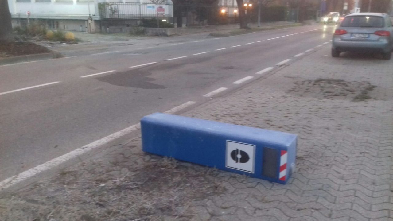 Abbattuto l’autovelox vandali o incidente