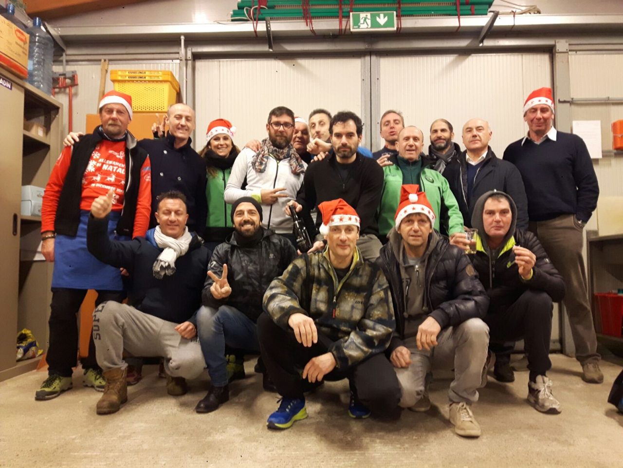 I babbi Natale corrono in notturna FOTO