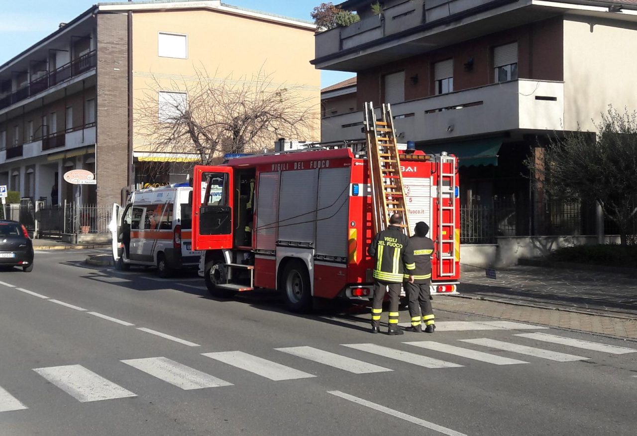 Ambulanza e pompieri a Giussano, soccorsa un’ anziana