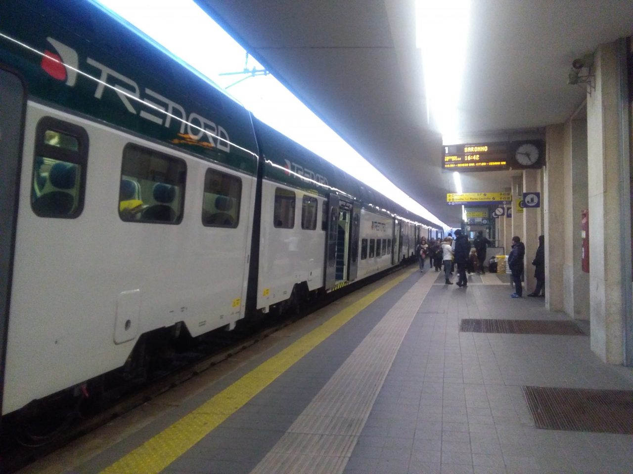 Rapinato  e malmenato in stazione un 44enne