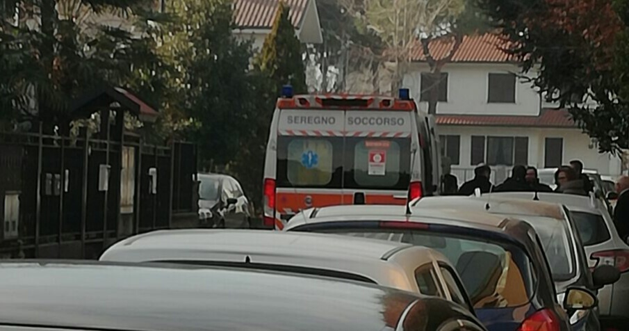 Ubriaca crea il panico, arrivano i carabinieri
