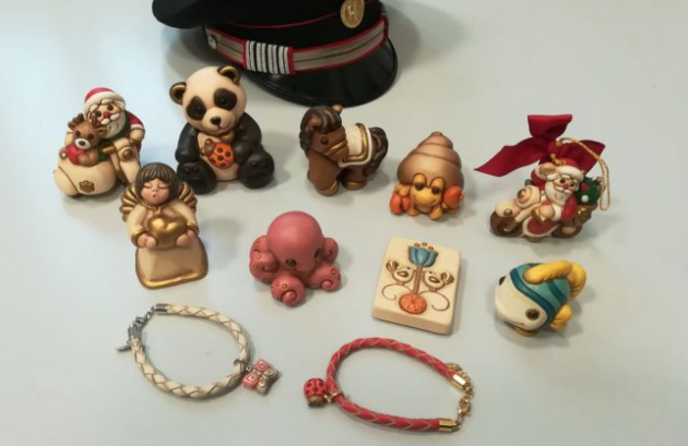 Madre centenaria usata come scudo dalla figlia ladra