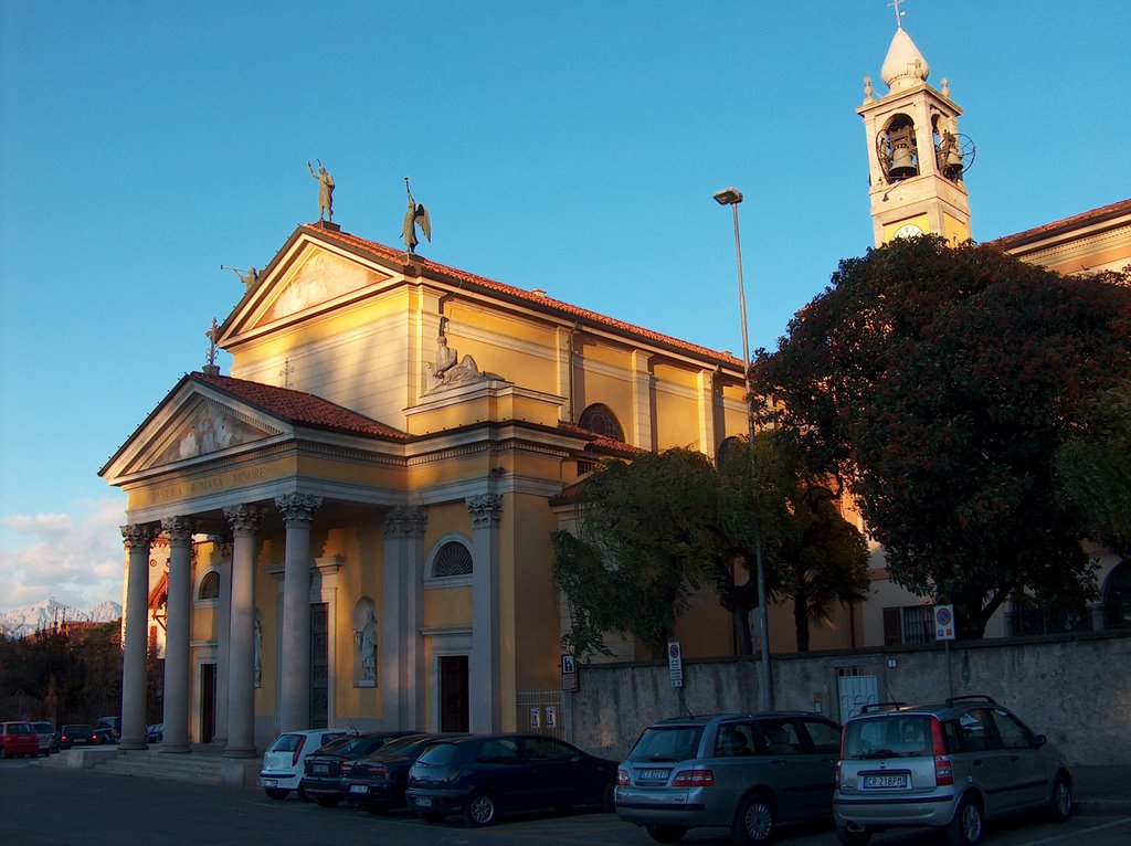 Il prete non arriva, “salta” la messa