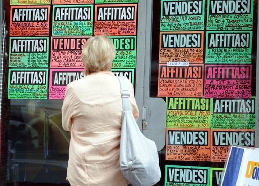 I canoni di locazione crescono, ma le risorse delle famiglie calano: in arrivo fondi dal Comune