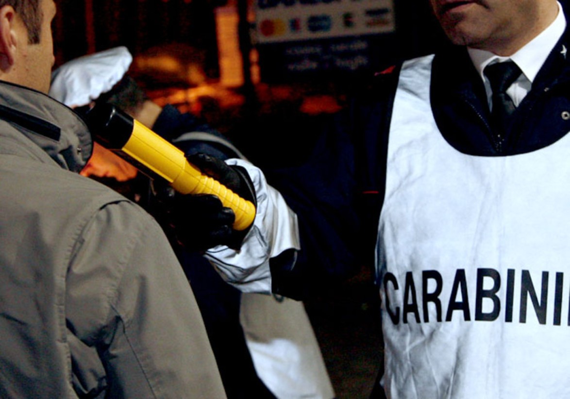 Ubriaco fradicio tampona un’auto: denunciato un 58enne di Albiate